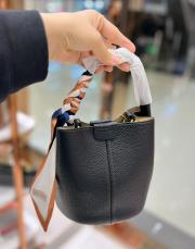 fularlı el çantası siyah