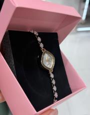 taşlı şık saat gold