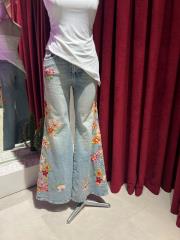 çiçek nakışlı jean pantolon mavi