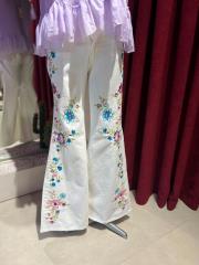 çiçek nakışlı jean pantolon beyaz 4