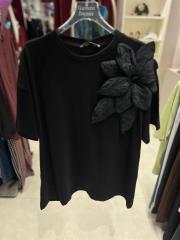 gül detaylı tshirt siyah