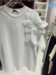 gül detaylı tshirt beyaz 2